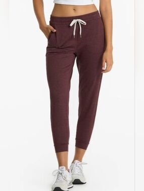 Vuori Performance Jogger Size M Heather Fig DreamKnit Soft Slim Fit VW303